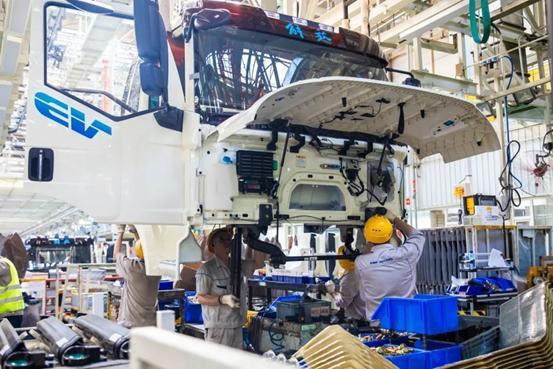 四月解放終端持續領航，新能源領域大放異彩